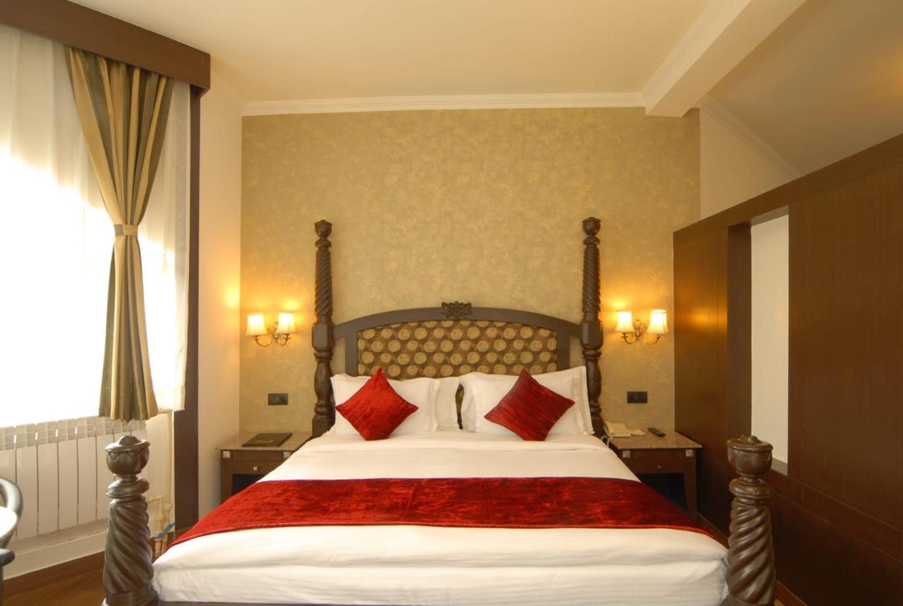 Hotel Arif Castle, 나이니탈 외부 사진
