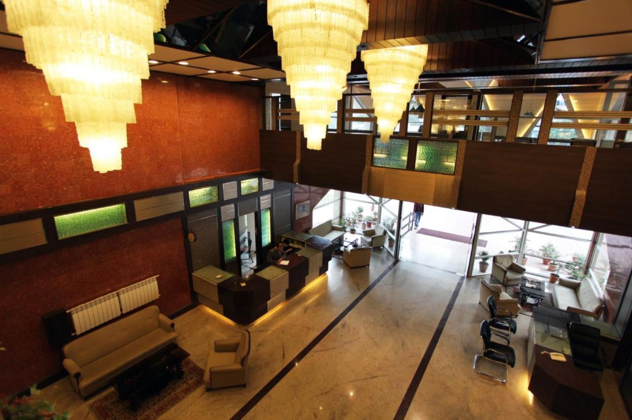 Hotel Arif Castle, 나이니탈 외부 사진