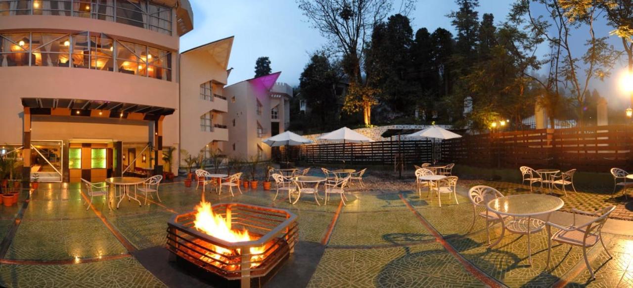 Hotel Arif Castle, 나이니탈 외부 사진