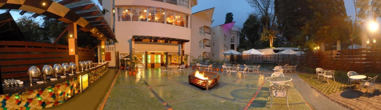 Hotel Arif Castle, 나이니탈 외부 사진